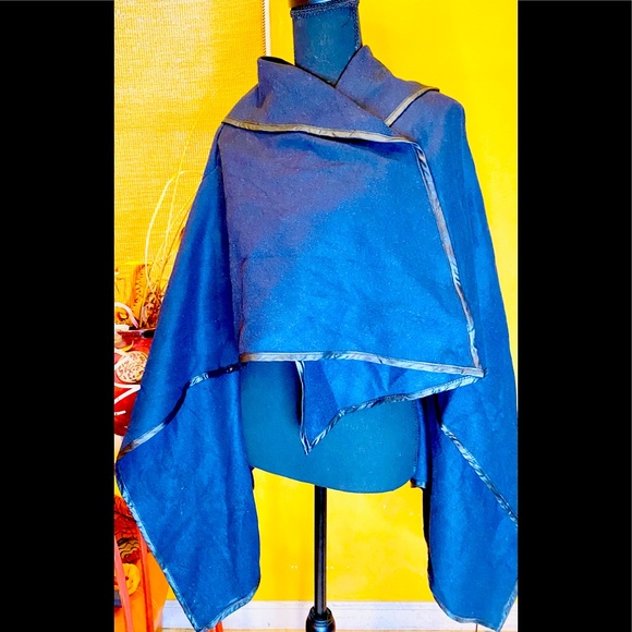 Kiarma Manellan Women’s Blue Leather Trimmed Cape - Picture 1 of 1